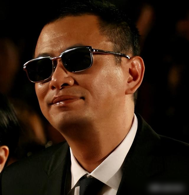 “当面一套背后一套”王家卫录音曝光，原来王传君那句话说的没错