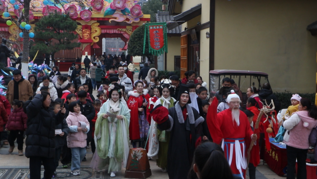 仲景养生小镇“跨年光影盛宴”火爆出圈