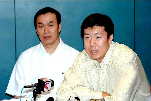 王治郅：离婚后重新再婚，退役迎娶美女主持周蕾，人生终圆满
