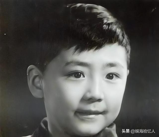 钱再多有什么用，55岁张嘉译现状曝光，病情严重到连走路都站不直