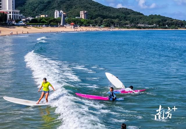 南方观察 | “冲浪”赛何以燃动这座城？“乘风破浪”原来刻入DNA