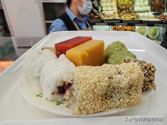 对比北京两家店焦圈价格，就能看出来王府井这边卖吃的有多宰人