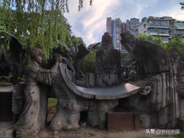 打卡北湖公园：读懂南充的文化密码与生活温度/乡行中国走进南充