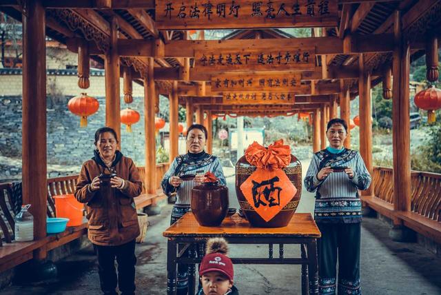 想玩点不一样，这个冬天，让我们去湘西过大年！