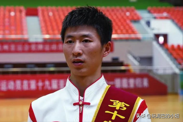 时隔10年！田径世锦赛喜讯：中国队第4枚奖牌来了 逆转：身披国旗