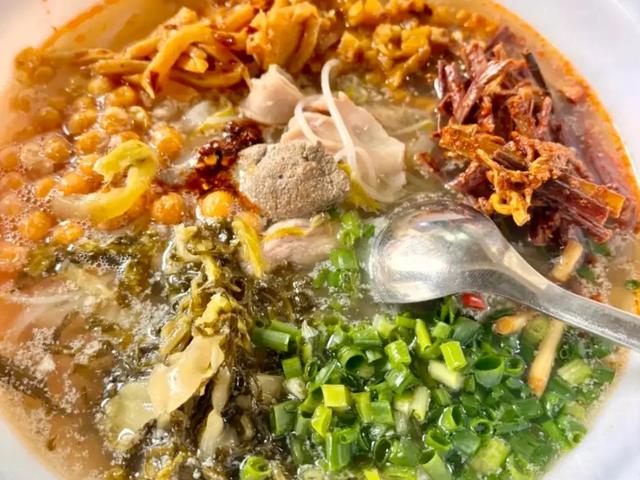 去了一趟广西河池旅游,吃到了8个特色美食,尤其第五个,最爱!