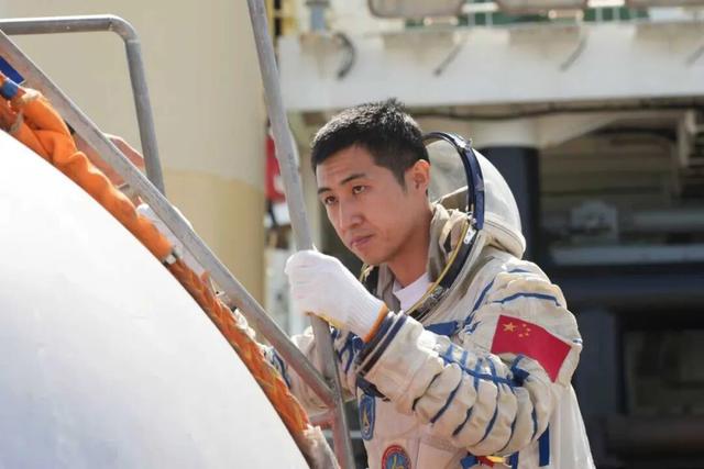 神舟二十一号升空！现在的问题是，导师上天了，组会还开吗？