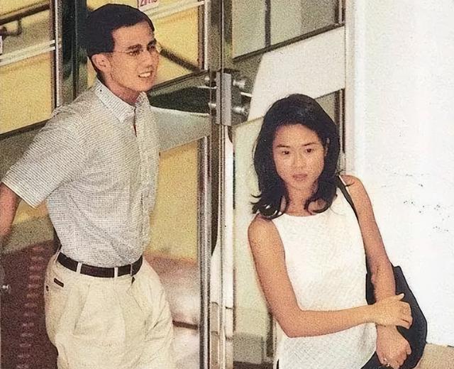 2909亿身价有何用？97岁的李嘉诚徐徐老矣，两个60岁儿子已成心病