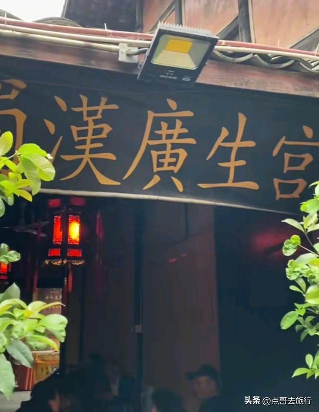 成都闹市中心神秘小庙，“似庙非庙”的烟火气，吃斋饭仅需8元！