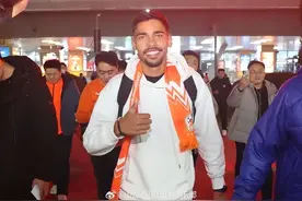 官宣！巴西外援马德鲁加与卡扎尔加盟山东泰山足球俱乐部图片