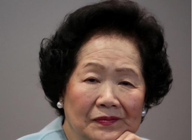 “祸港四人帮”陈方安生：如今活成一个笑话，胞弟自杀、女儿去世