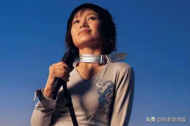 连上5次春晚，私下却和恩师同居怀孕被骗流产，今57岁依旧单身