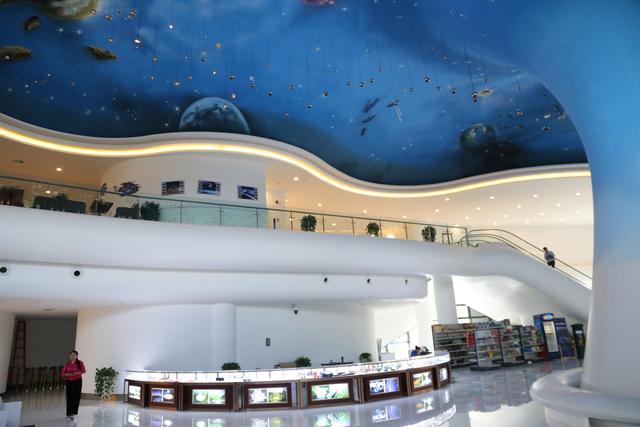 贵州看中国天眼，30个足球场大，超美国最大望远镜阿雷西博10倍