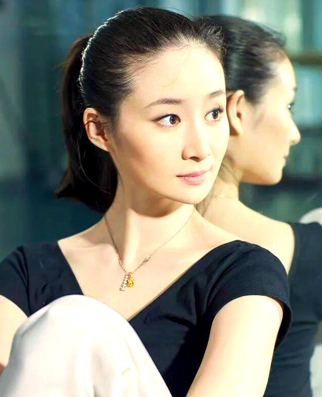 离开赵本山17年后，41岁的"王小蒙"王亚彬，如今的下场怪不了别人