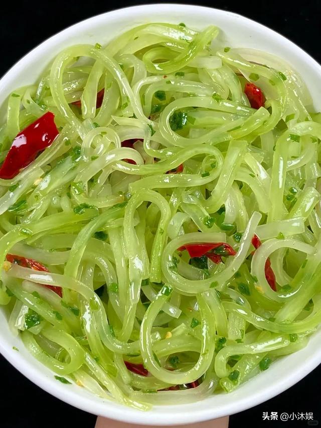 失眠睡不好，建议多吃5种食物！一吃养心、二吃安睡、三吃气色好
