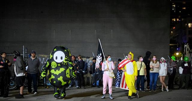 内斗升级！派军平乱波特兰，市长硬扛怒斥谎言，特朗普这回闹大了