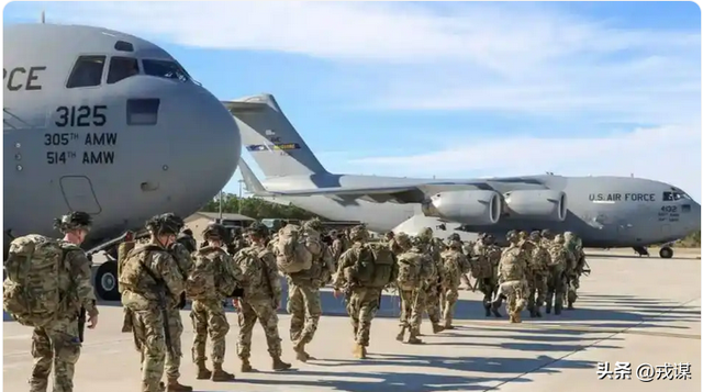 特朗普到底在犹豫什么？美军摆好阵对委内瑞拉，咋就不敢真动手？