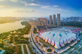 延期交房快2年，南宁万达茂业主住进“烂尾楼”图片