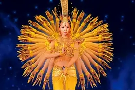 当年春晚“千手观音”聋哑人领舞，被富豪苦追8年，如今成了这样图片