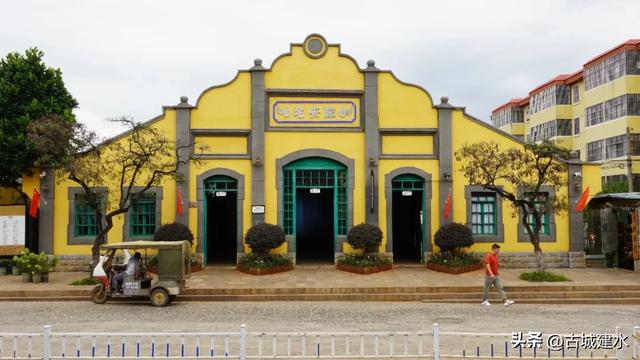 建水洋溢“中国红” 喜庆氛围迎国庆