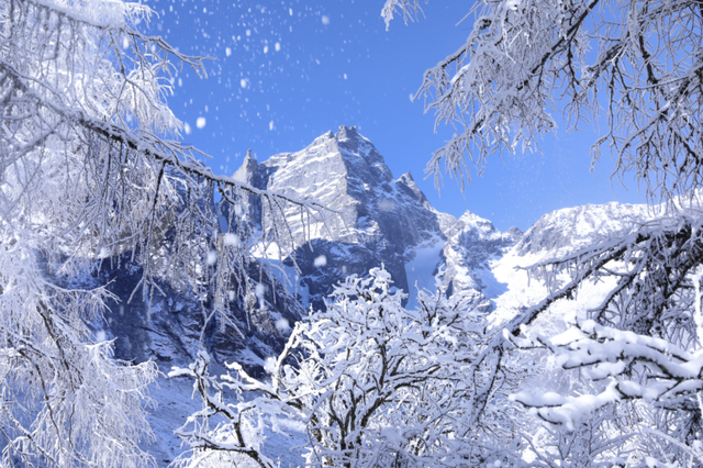 向快乐出发！毕棚沟月亮湾冰雪娱乐场盛大开启！