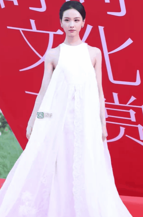 北京这一夜，妖艳四射的倪妮和娜扎，却败给了全裹出镜的刘涛