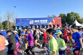 首次举行！2024扬州枣林湾半程马拉松今早鸣枪开跑图片