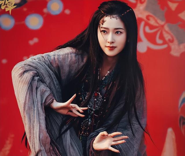 《唐诡奇谭》首播，喜君更美了，樱桃更飒了，却被29岁女配惊艳了