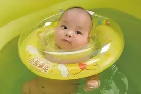 带宝宝游泳是智商税吗？这些好处被疏忽，可能太可惜图片