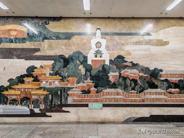 参观北京恭王府，过去一直觉得这是小景点，没想到游客居然这么多