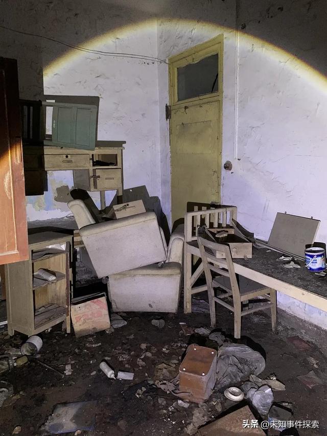 探索上海废弃医院：冰冷走廊回荡诡异声响