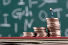 中小学教师和护士提高10%的工资标准是有道理的图片