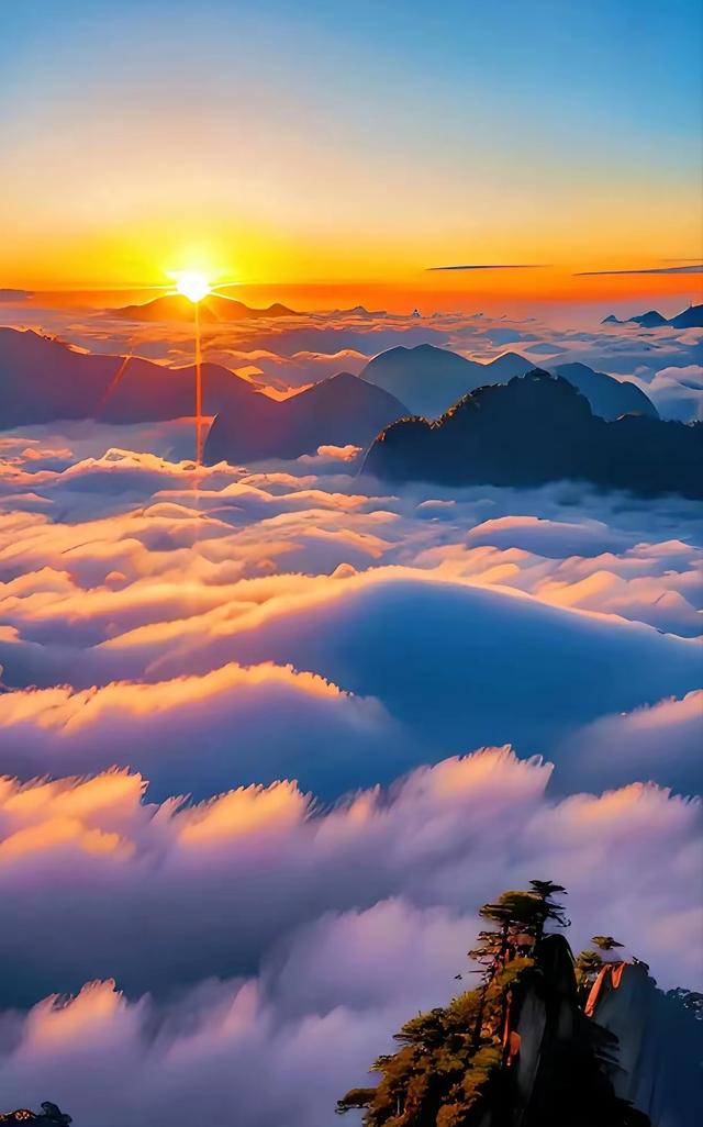 天空，云海，山峦都染成一偏绚烂