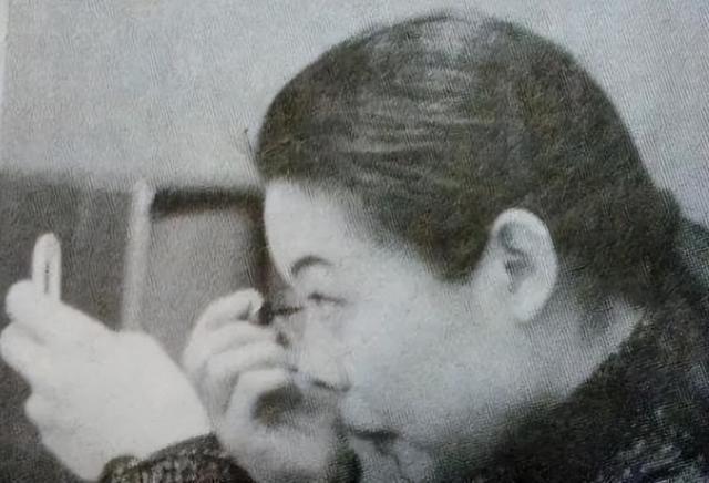 春晚爆红后，她洗完澡从23楼一跃而下，临终时最后喊了声“妈妈”