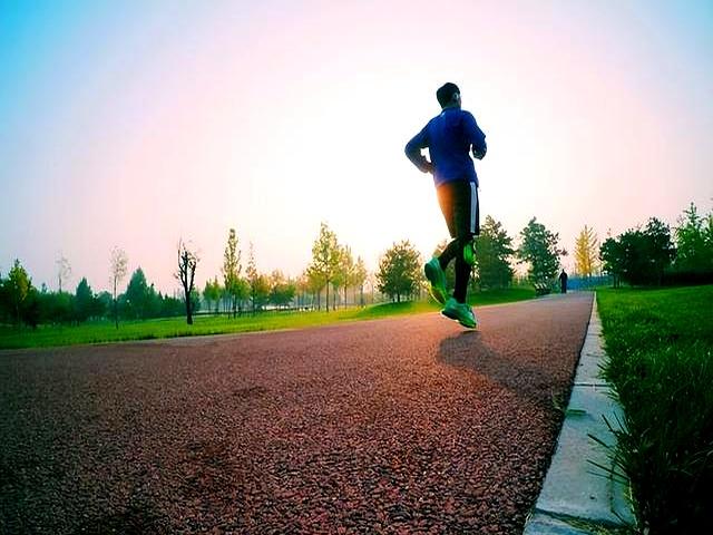 锻炼越多越早死？医生警告：这3种运动，中老年人别再拼命做了！