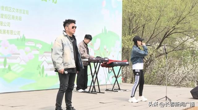 莲花山梨园花开正盛 亲子踏春乐享好春光