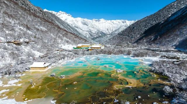 瑶池仙境入画来！黄龙的冬日，每一帧都是大片🤩