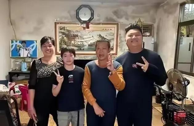 妥协了!婵宝家的邻居终于把影响婵宝家建新房进程的树修剪好，
