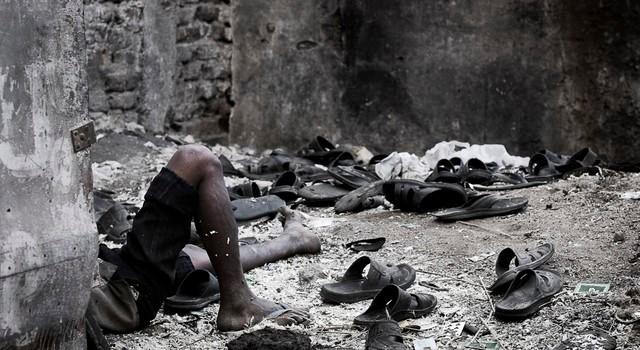 99年网吧通宵，邻座的女孩靠我肩上睡着了，呼吸都喷在我脖子上