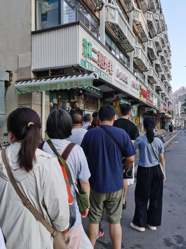 与众不同的天津，去津门故里泡相声茶馆，到狮子林桥看大爷跳水
