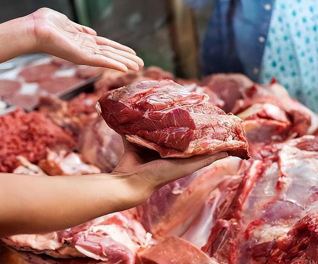 “人造假牛肉”市场泛滥！做法极其恶心，以后买牛肉认准这4点