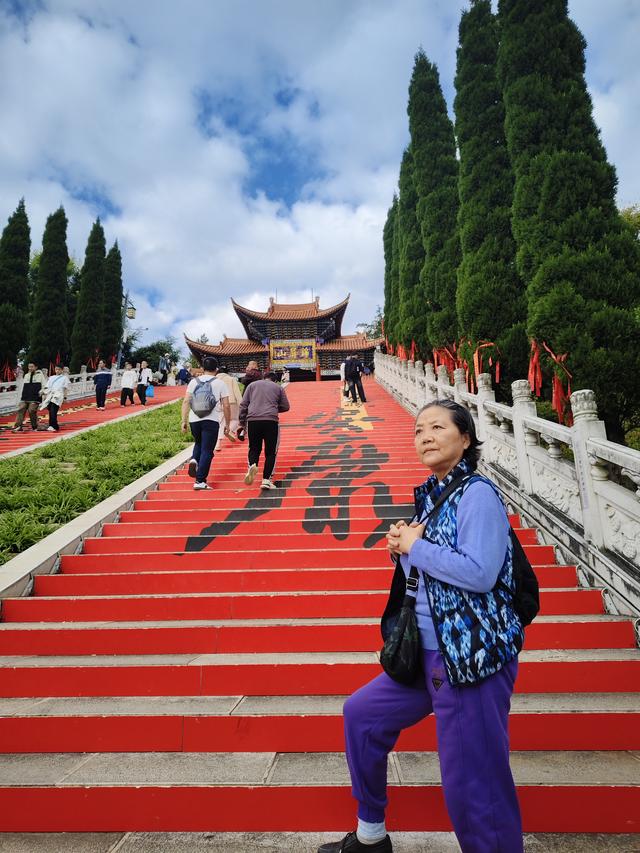 南行漫记：游锦屏山，看世界第一大弥勒佛。