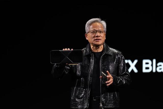 特朗普再挥关税大棒，中国2700亿商品面临300%重税，如何破局？