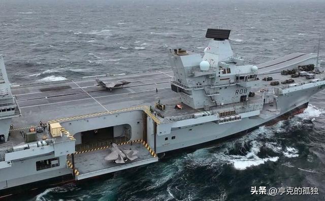 又让张召忠说中了？东拼西凑550亿建的2艘航母，如今彻底成为累赘