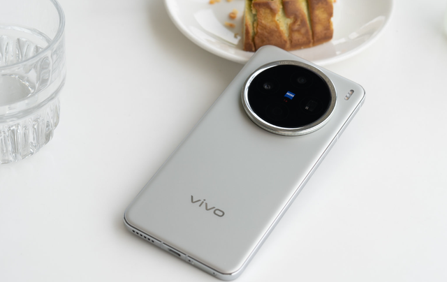 旗舰手机销量排名TOP 5：iPhone第一、华为第二，荣耀跌出前五