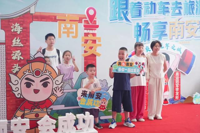 太会了！南安文体旅别样推介“闪”进泉州动车站！