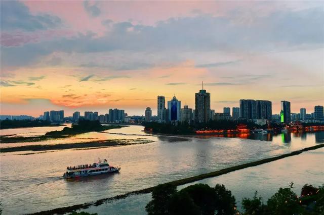 半年迎客6300万,乐山“双遗产”正在打造世界级旅游“双引擎”