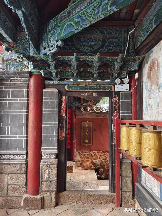 探秘小众古迹，丽江普济寺揭秘，乾隆年间的藏传佛教神秘寺院