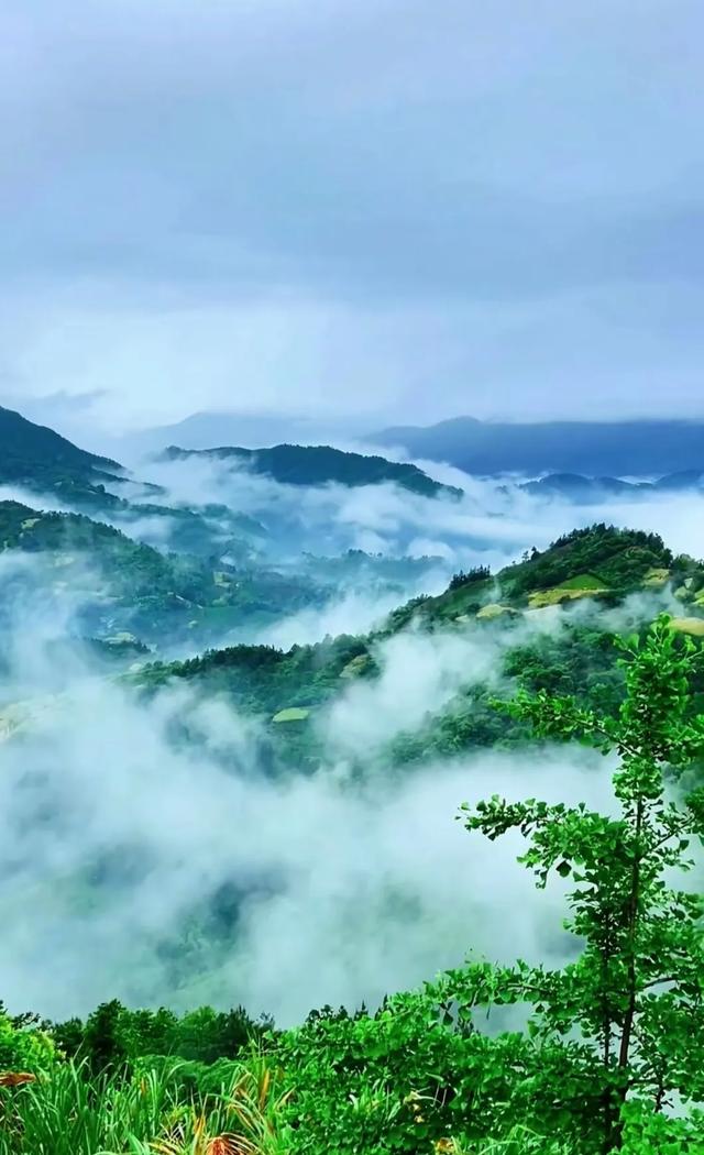 云雾缭绕，风光无限美，人间仙境！