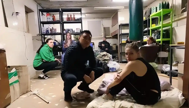 河北小伙娶小12岁乌克兰绝色美女，结婚11年后，妻子出轨波兰农民
